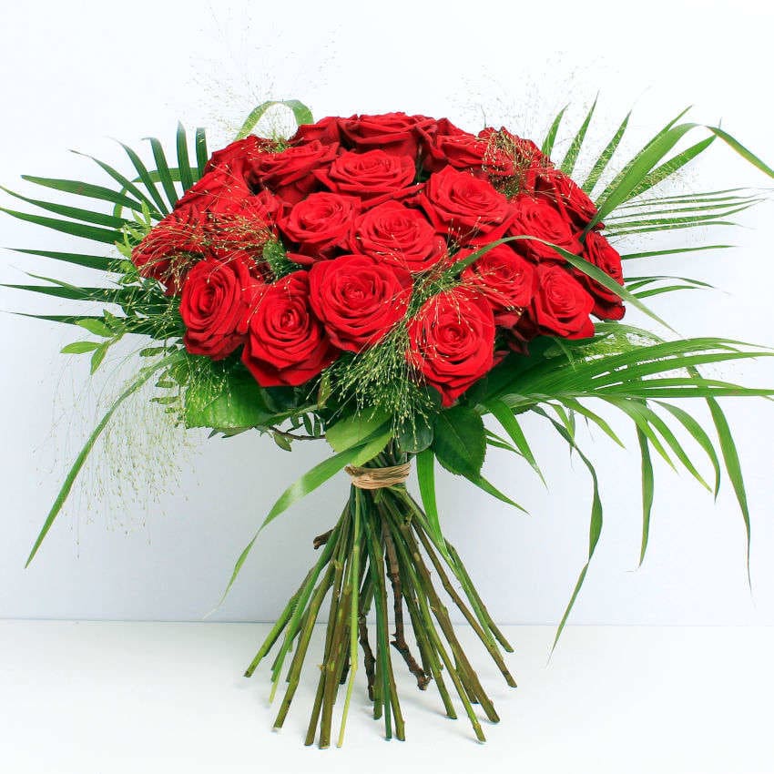 Twelve Luxury Red Roses (12)